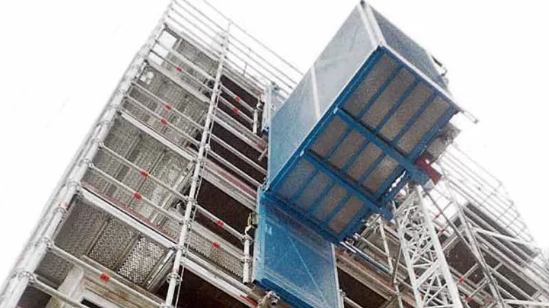 Ascensori da cantiere - Ponteggi autosollevanti e montacarichi