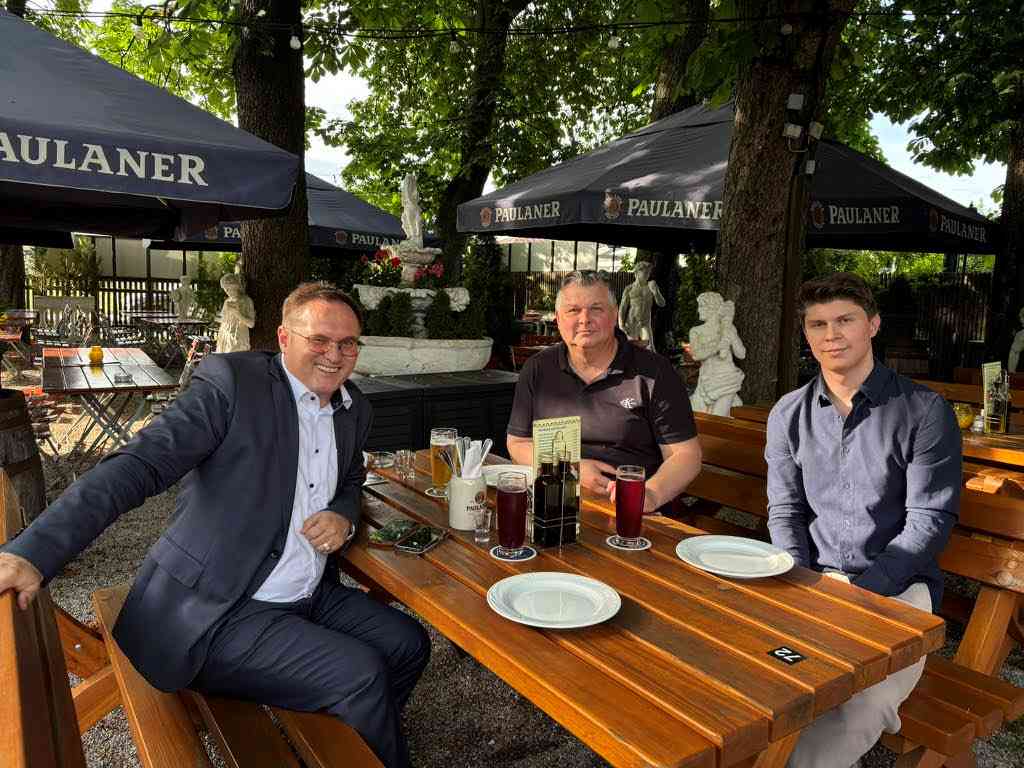 Christian Neumayer Crystal Paradise, Olaf Oczkos Editore, Felix Oczkos giornalista