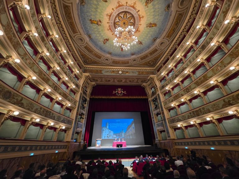 Il Consiglio ALIS al Teatro Ventidio Basso di Ascoli Piceno. Foto fornita dall’ufficio stampa ALIS.